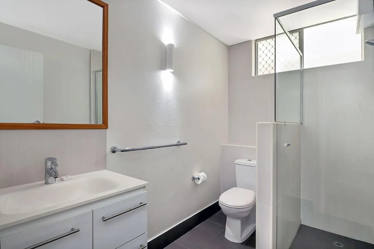 Beachcomber Unit 4 7 Dingle Ave Caloundra 0*,